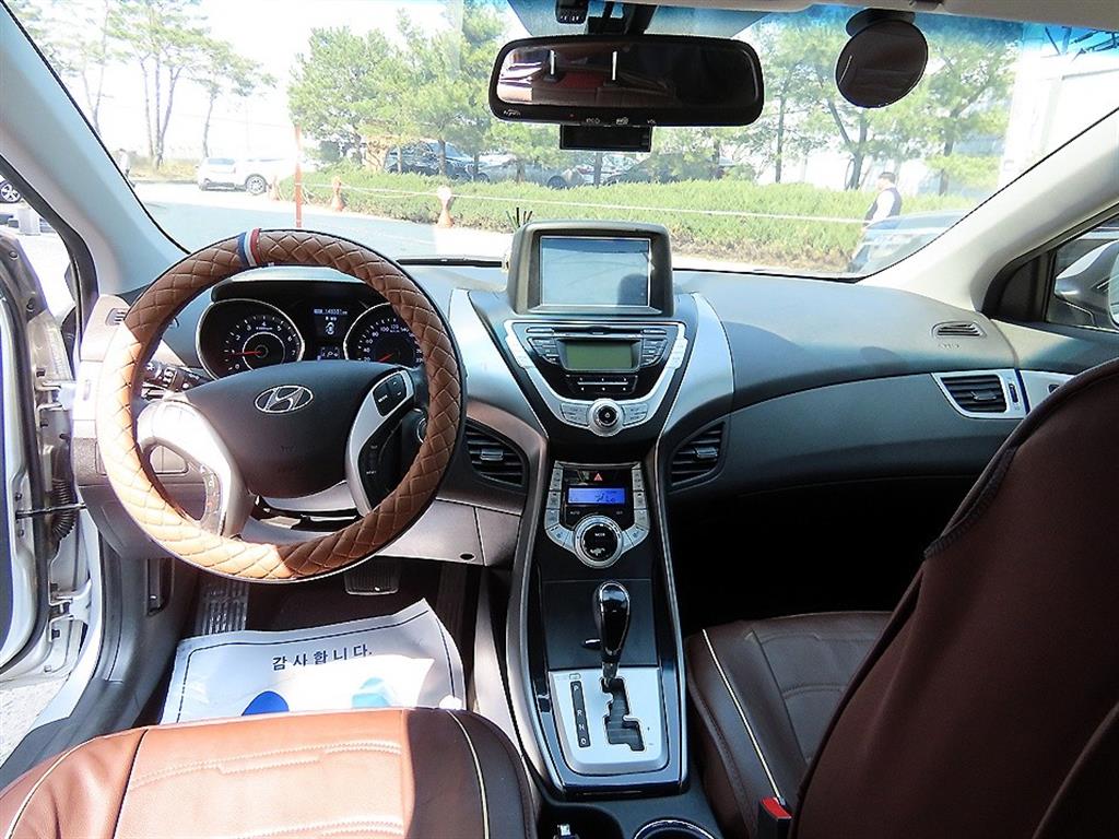 HYUNDAI Avante - Vista 7