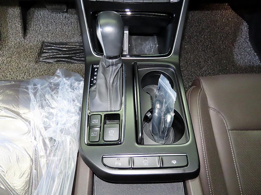 HYUNDAI Grandeur - Vista 12