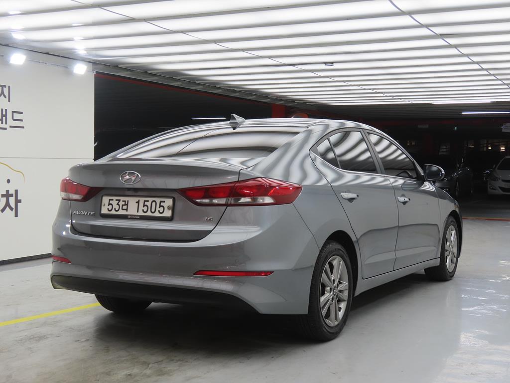 HYUNDAI Avante - Vista 4