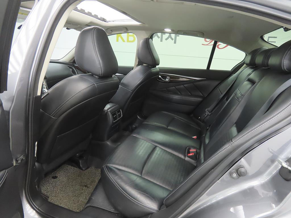 Infiniti Q - Vista 6