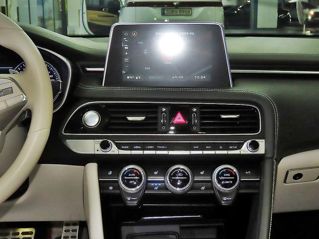 Genesis G70 - Vista 11