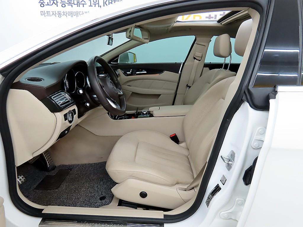 Mercedes Benz CLS Class - Vista 5