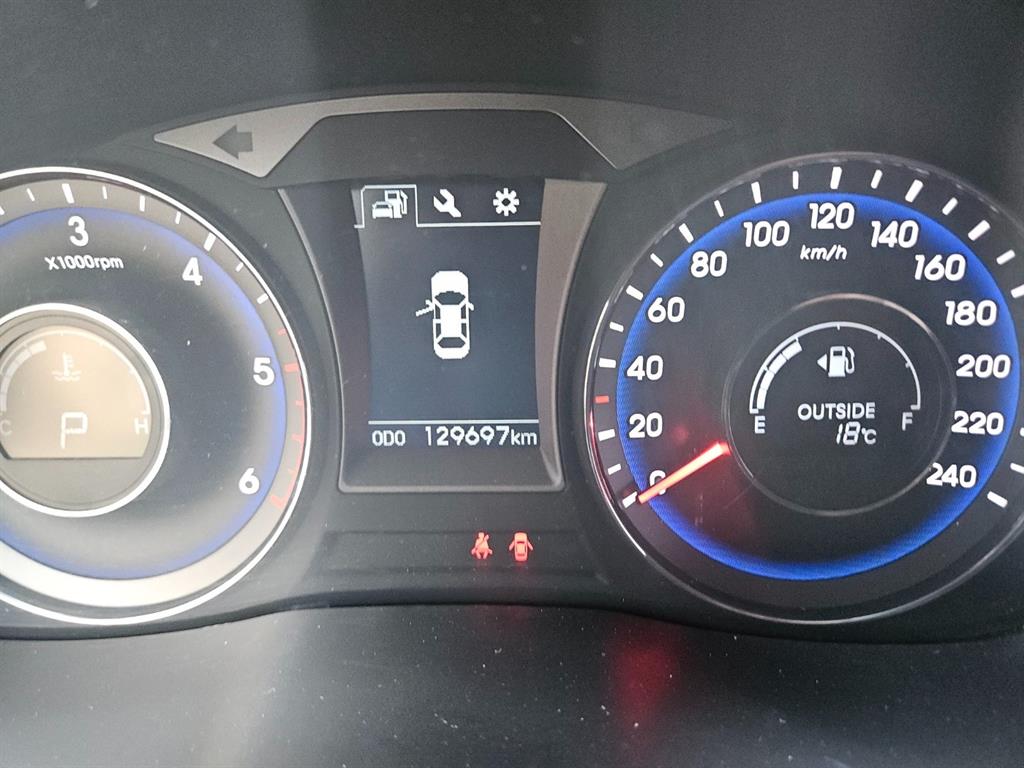 HYUNDAI i40 - Vista 8