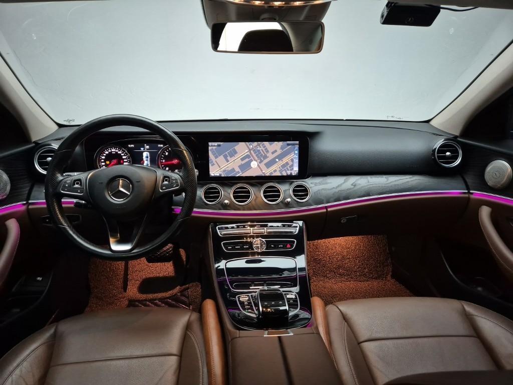 Mercedes Benz E class - Vista 7