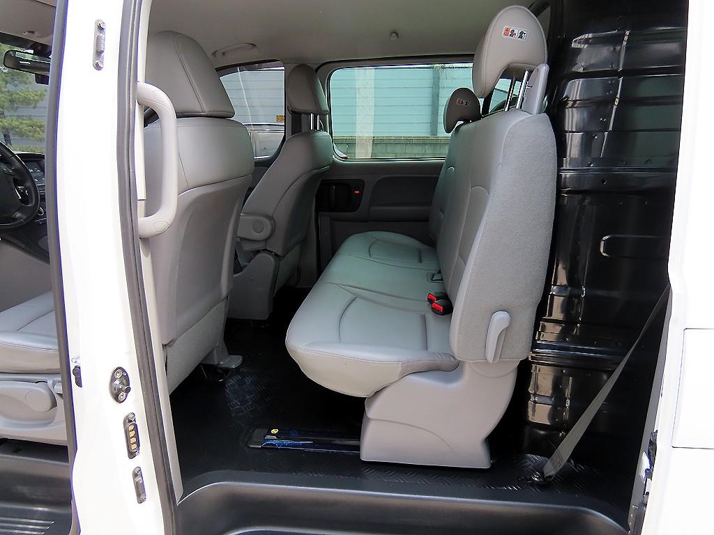 HYUNDAI Starex - Vista 6