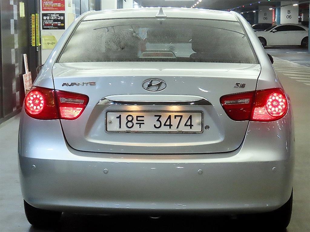 HYUNDAI Avante - Vista 5