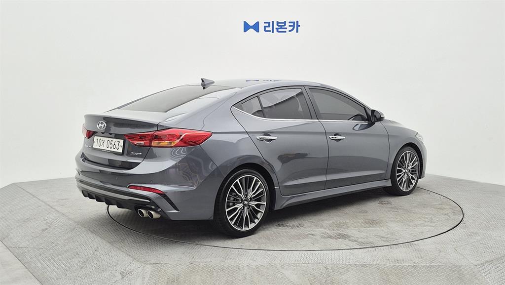 HYUNDAI Avante - Vista 2