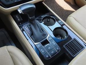 KIA Carnival - Vista 12