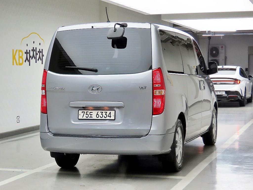 HYUNDAI Starex - Vista 4