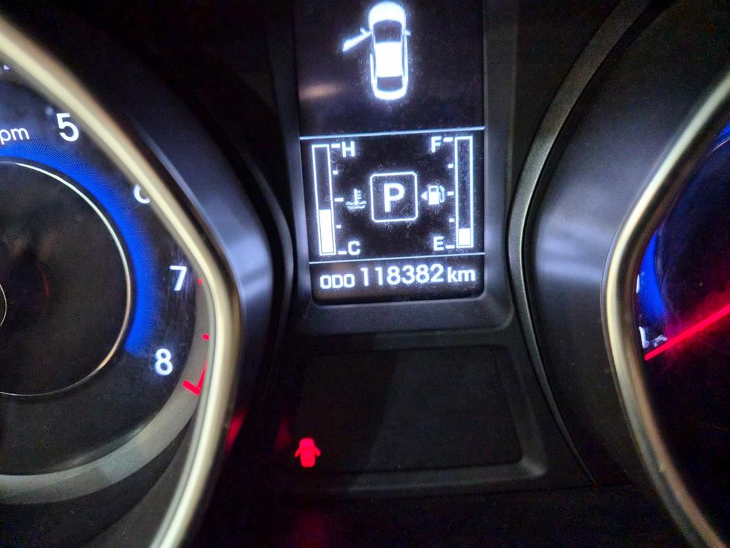 HYUNDAI Avante - Vista 12