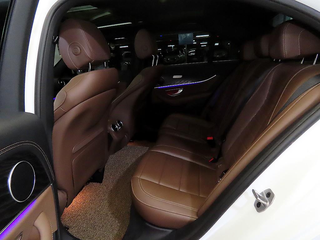 Mercedes Benz E class - Vista 7