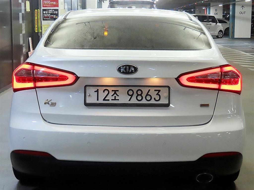 KIA K3 - Vista 5