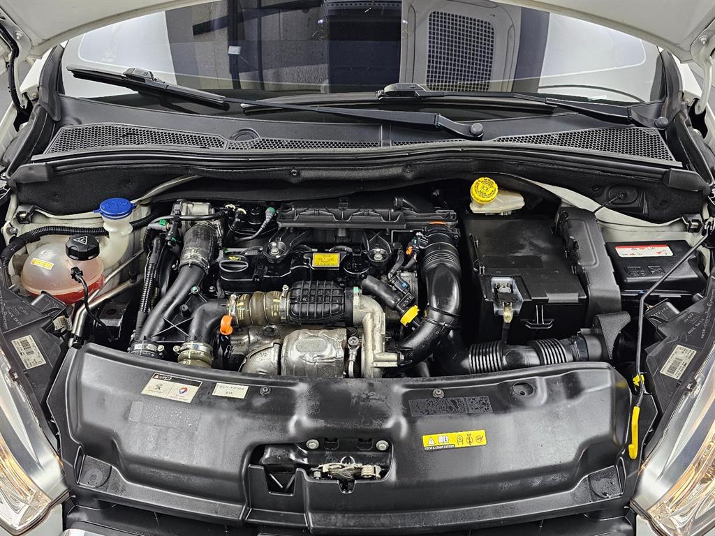 Peugeot 208 - Vista 6