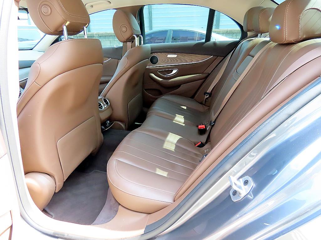 Mercedes Benz E class - Vista 7