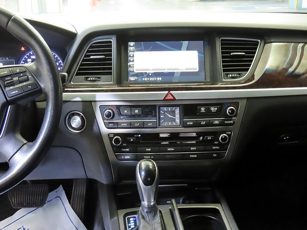 HYUNDAI Genesis - Vista 11