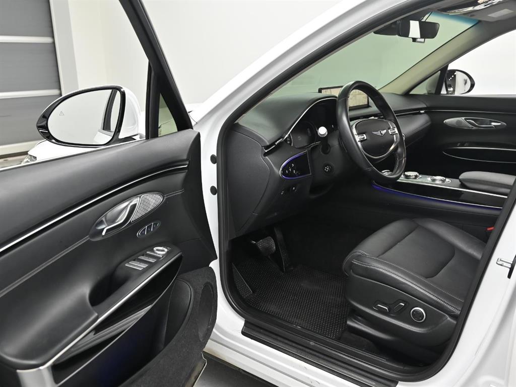 Genesis GV70 - Vista 5