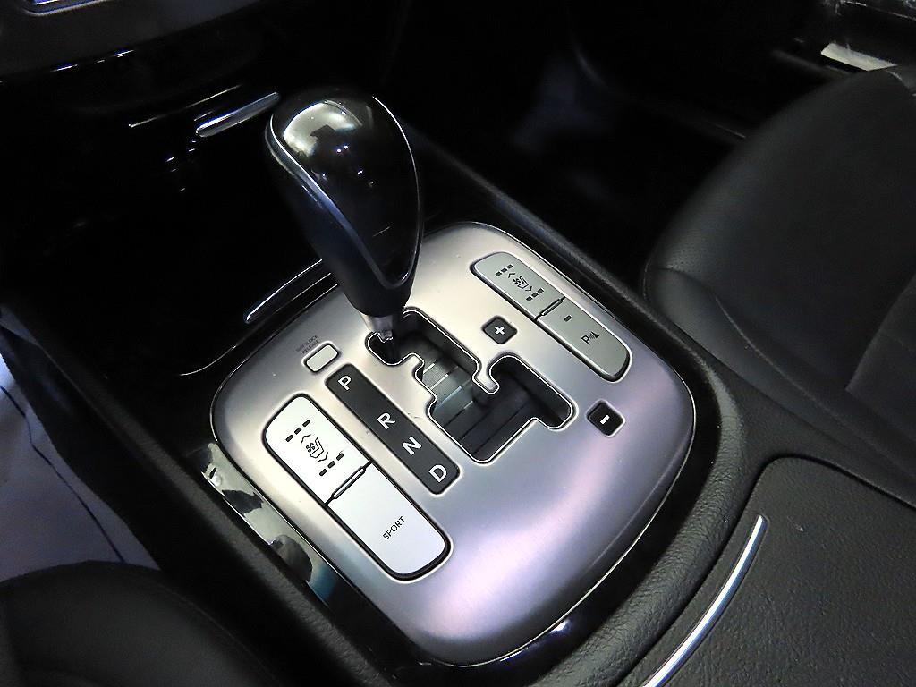 HYUNDAI Genesis - Vista 12