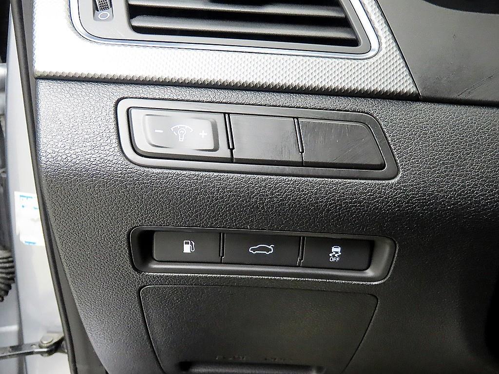 HYUNDAI Sonata - Vista 12