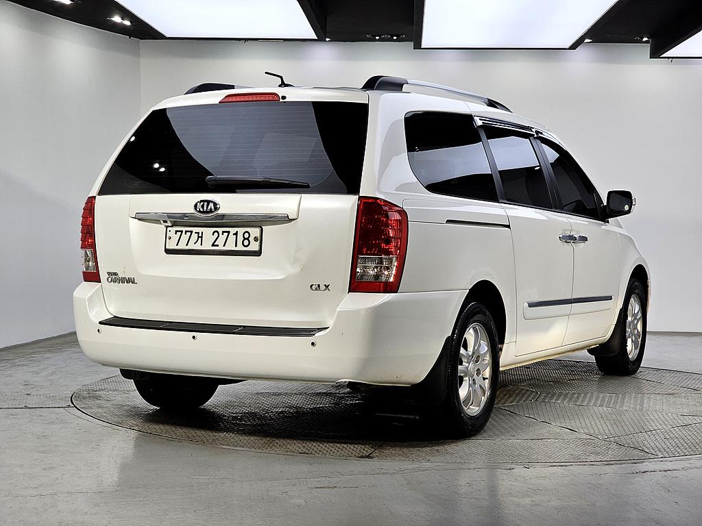 KIA Carnival - Vista 4