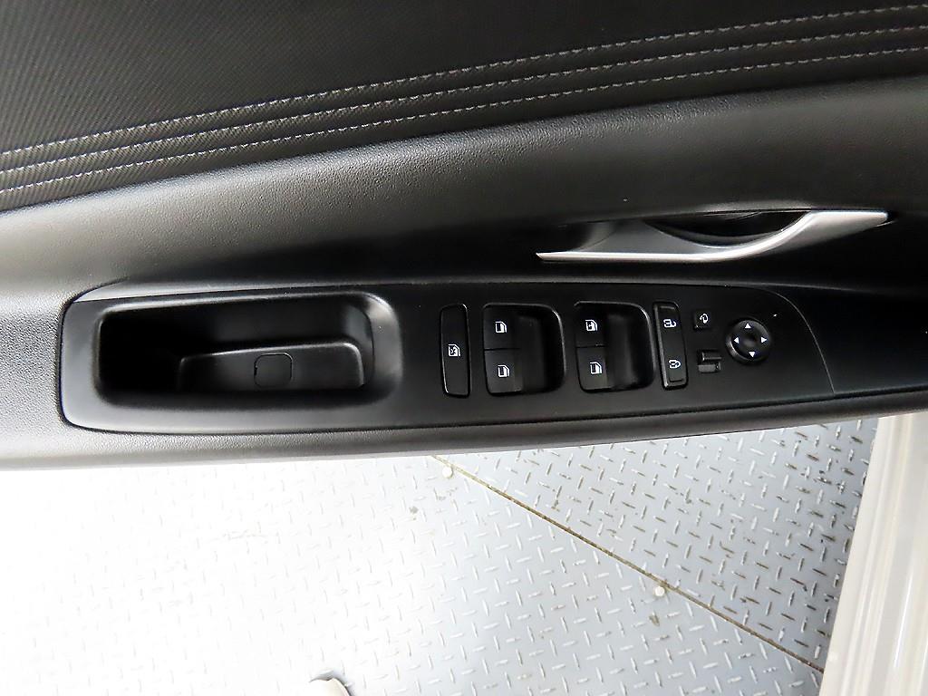 HYUNDAI Avante - Vista 11