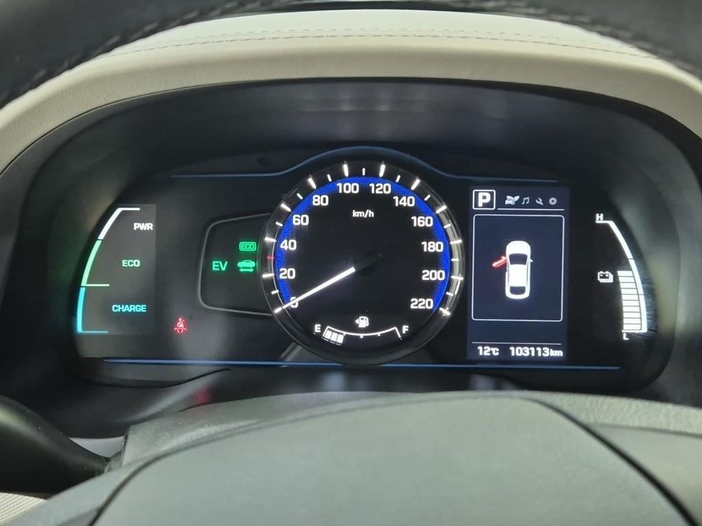 HYUNDAI Ioniq - Vista 5