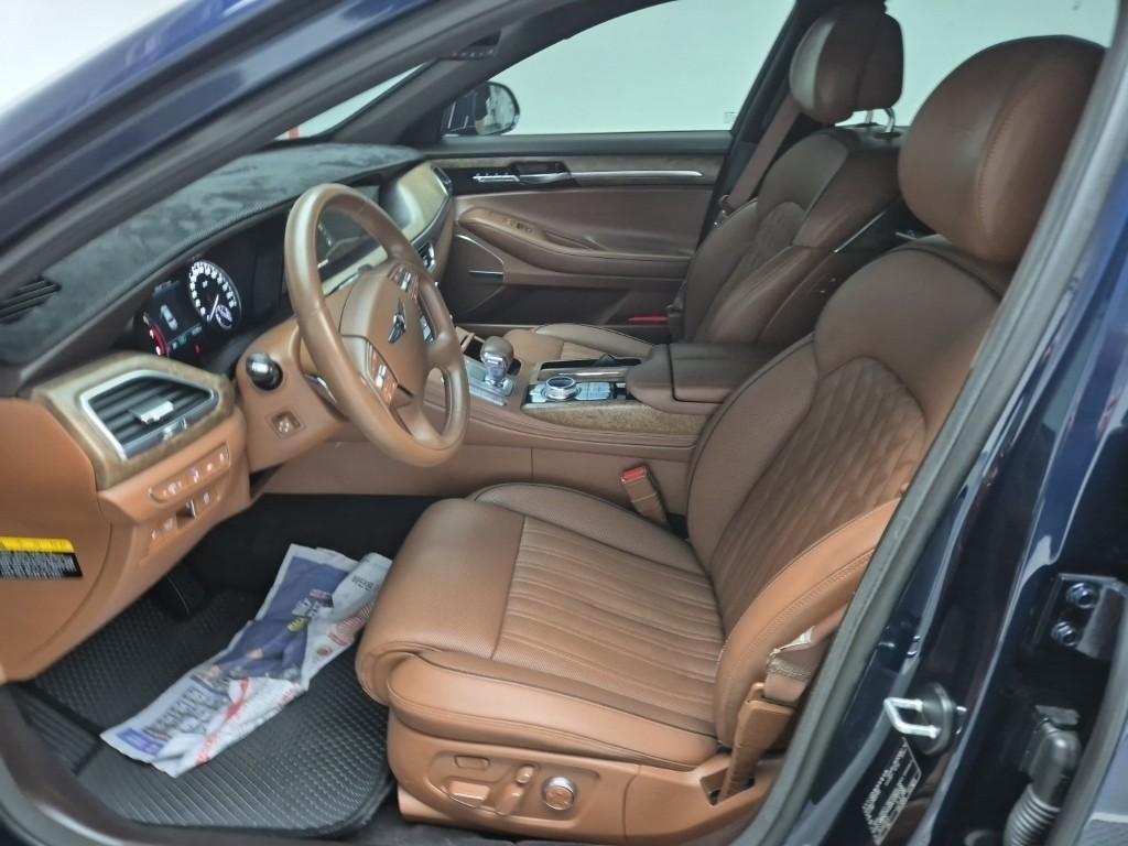 Genesis G90 - Vista 11