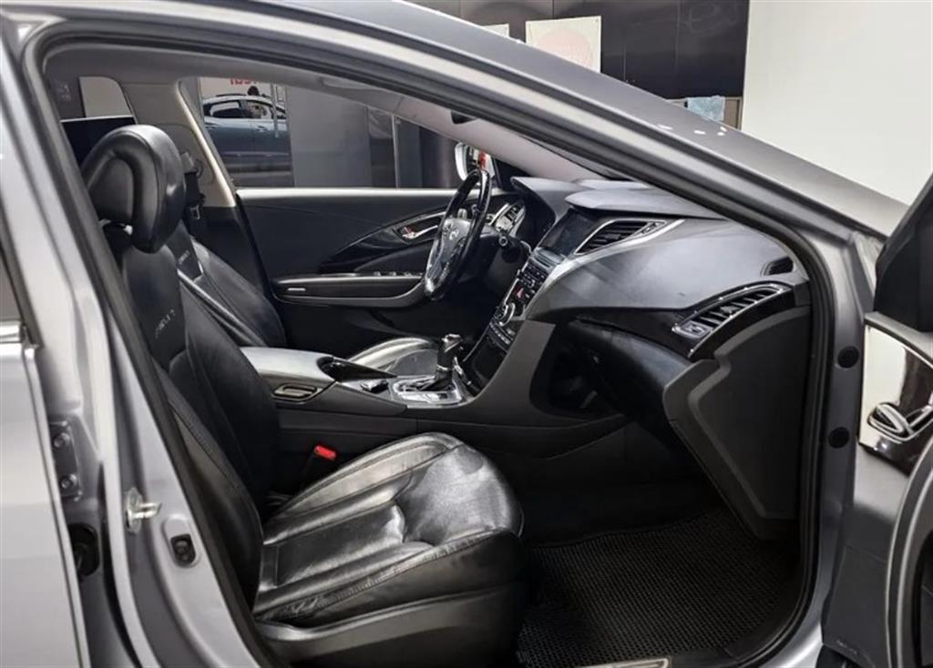 HYUNDAI Grandeur - Vista 10