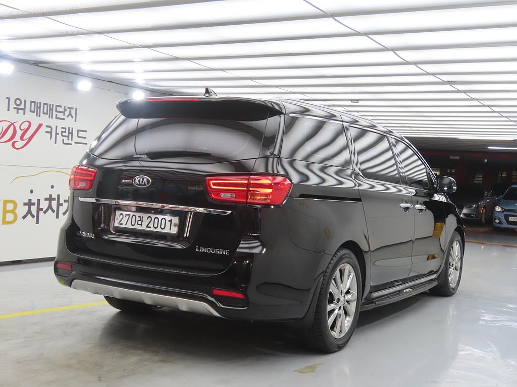 KIA Carnival - Vista 4