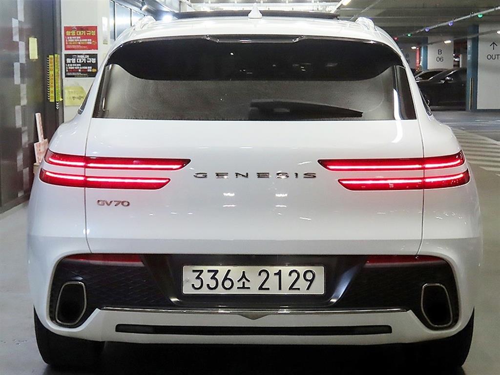 Genesis GV70 - Vista 5