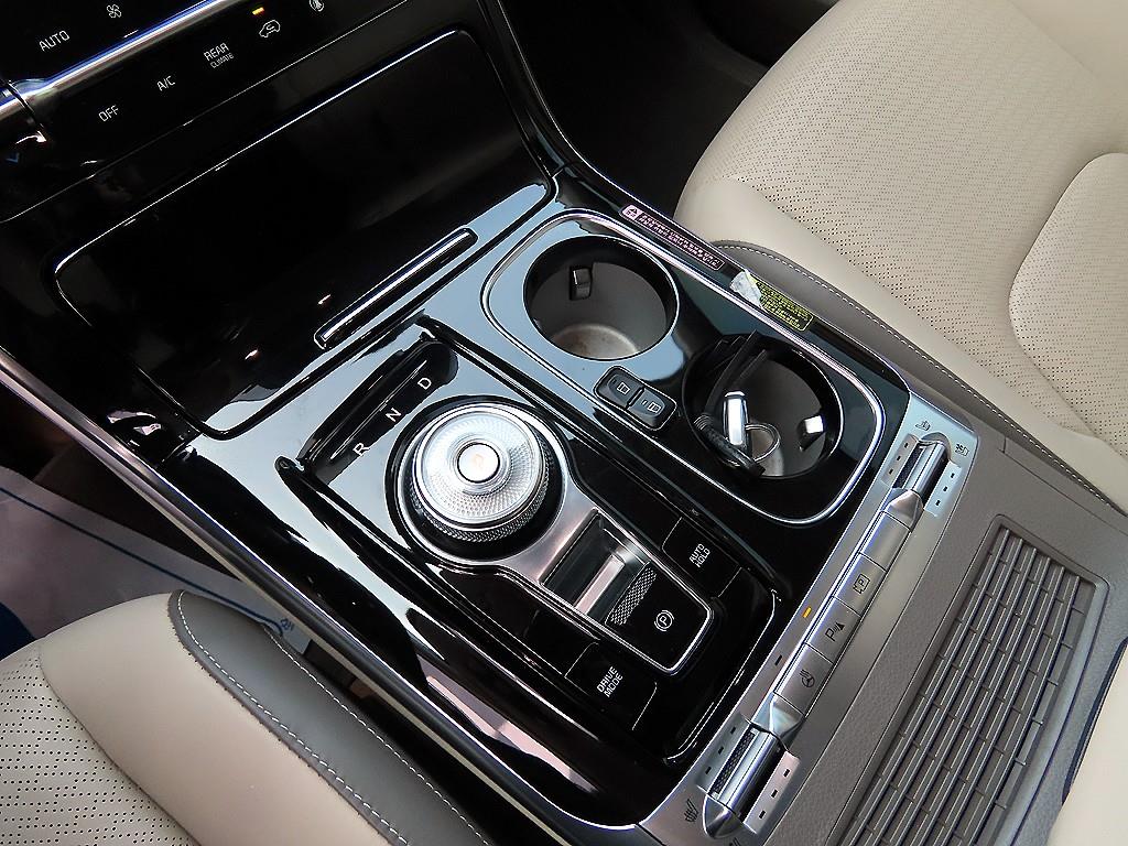 KIA Carnival - Vista 11