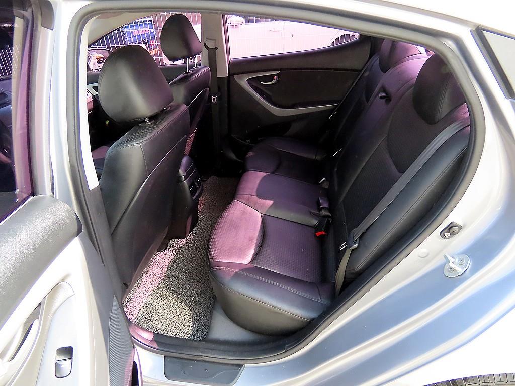 HYUNDAI Avante - Vista 6