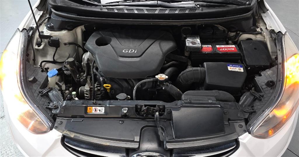 HYUNDAI Avante - Vista 6