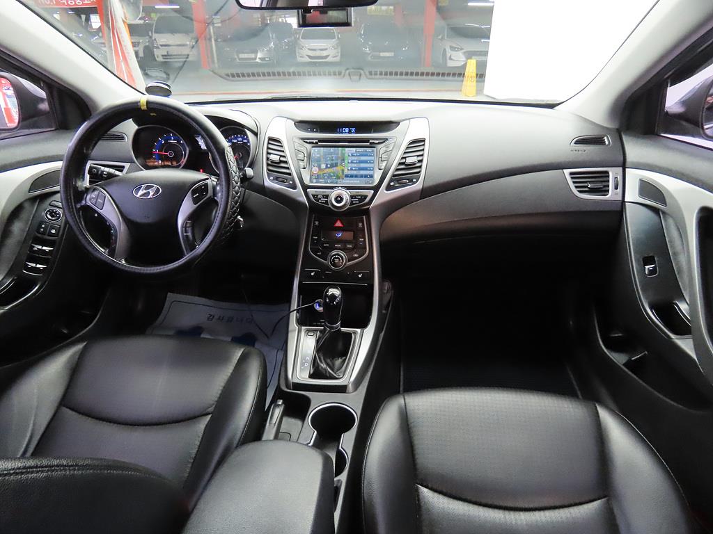 HYUNDAI Avante - Vista 5