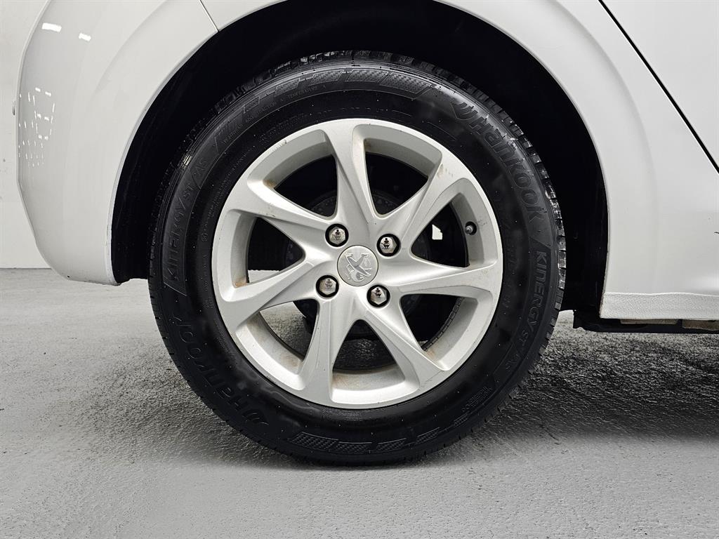 Peugeot 208 - Vista 5