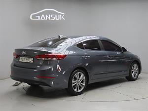 HYUNDAI Avante - Vista 8