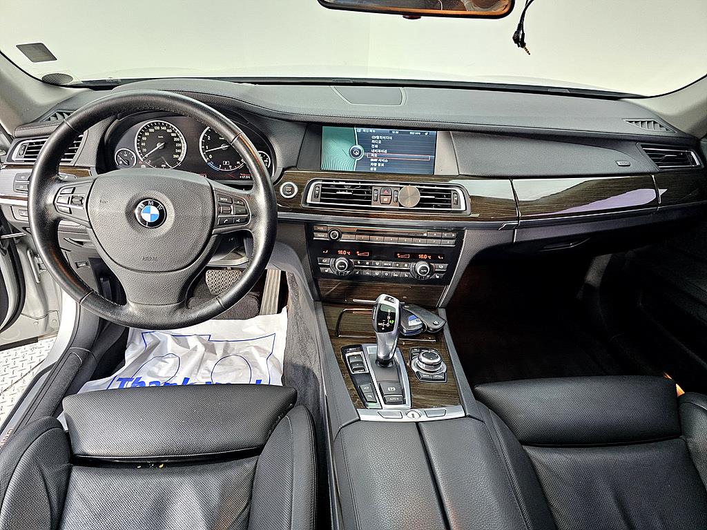BMW 7 Series - Vista 5