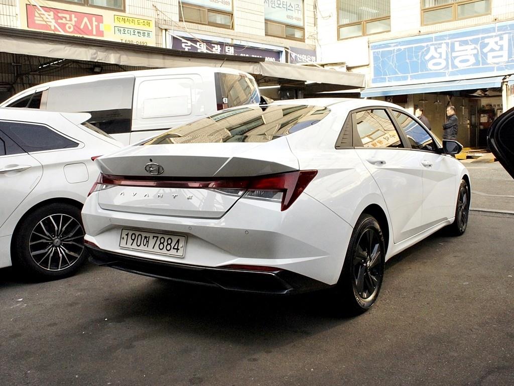 HYUNDAI Avante - Vista 7