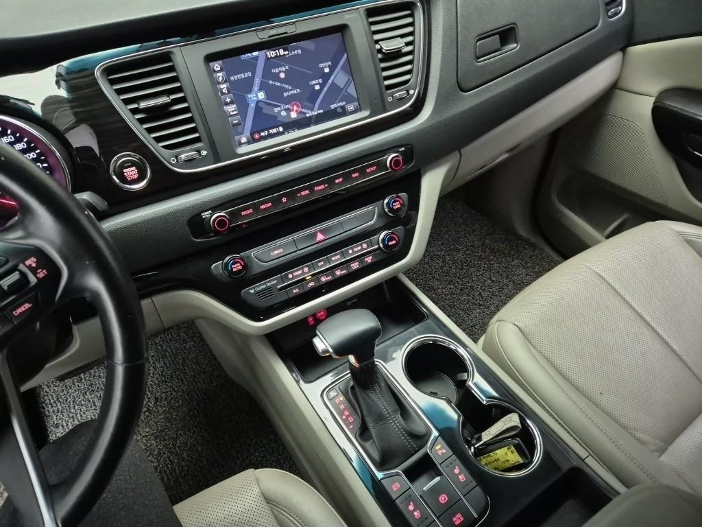 KIA Carnival - Vista 8