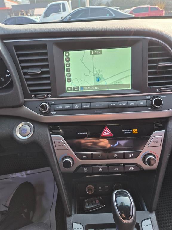 HYUNDAI Avante - Vista 11