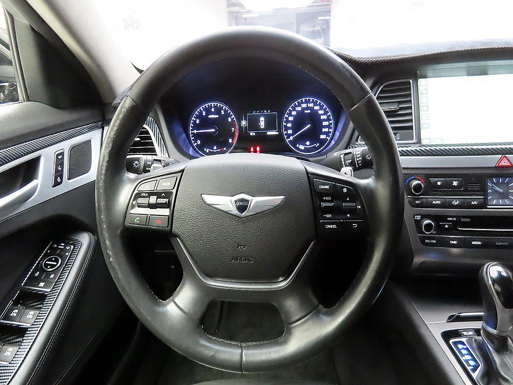 HYUNDAI Genesis - Vista 6