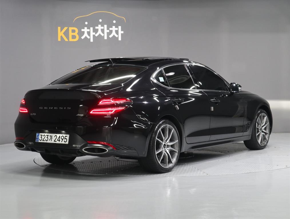 Genesis G70 - Vista 3