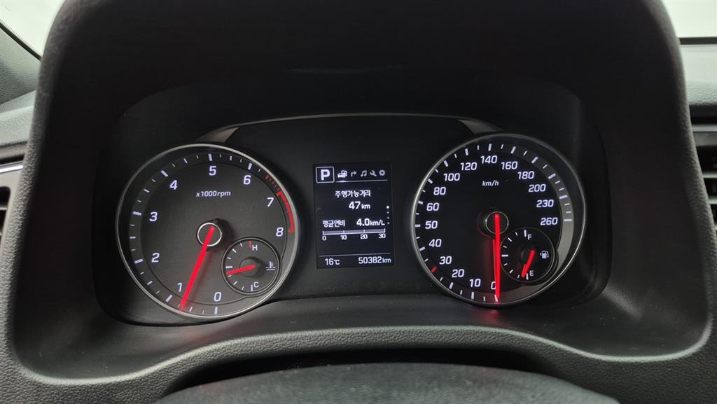 HYUNDAI Avante - Vista 11