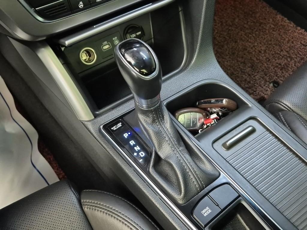 HYUNDAI Sonata - Vista 8