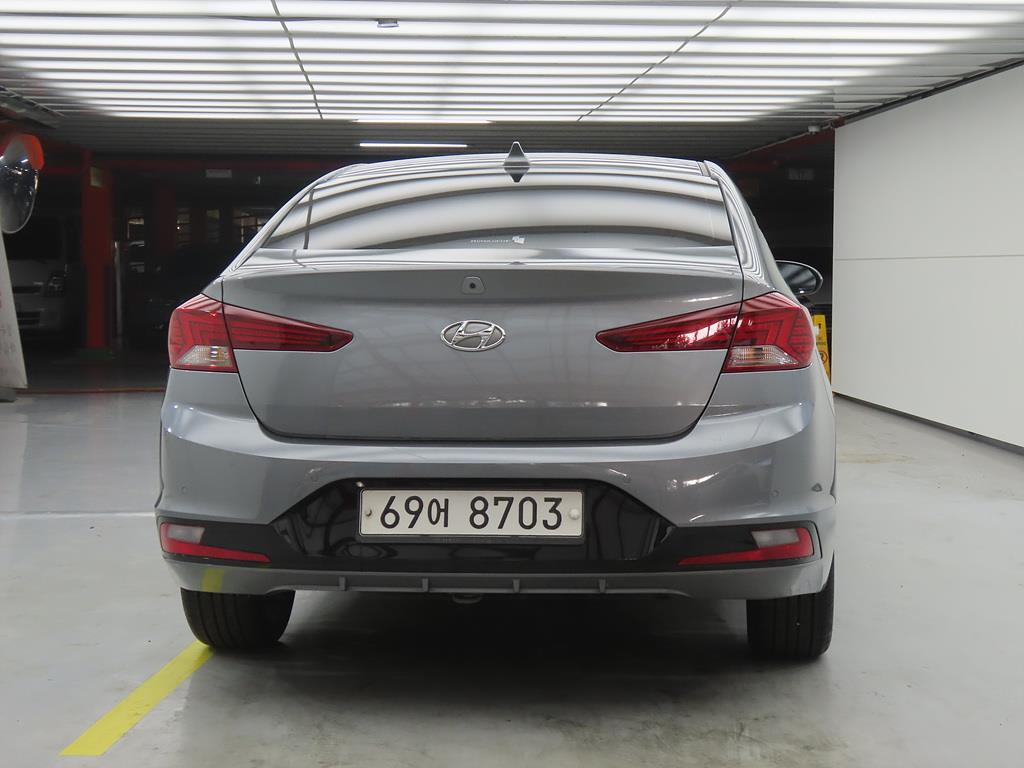 HYUNDAI Avante - Vista 3