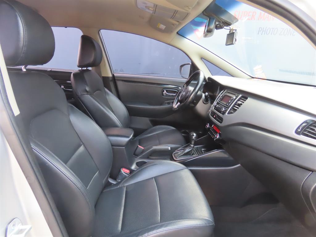 KIA Carens - Vista 11
