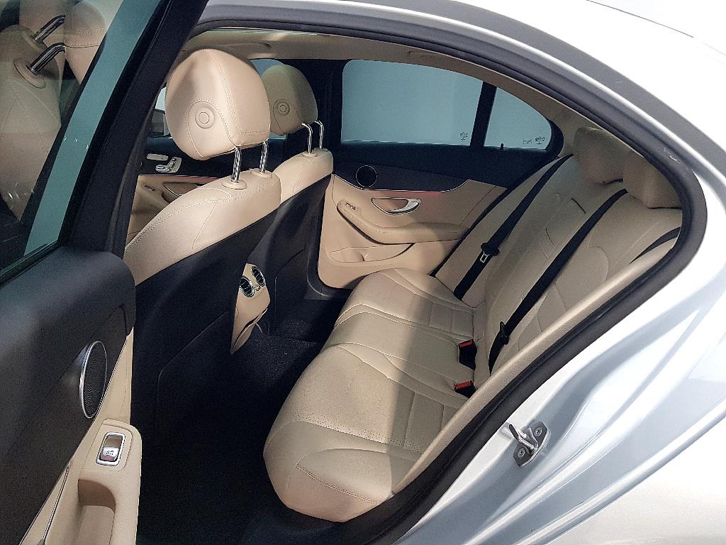 Mercedes Benz C Class - Vista 9