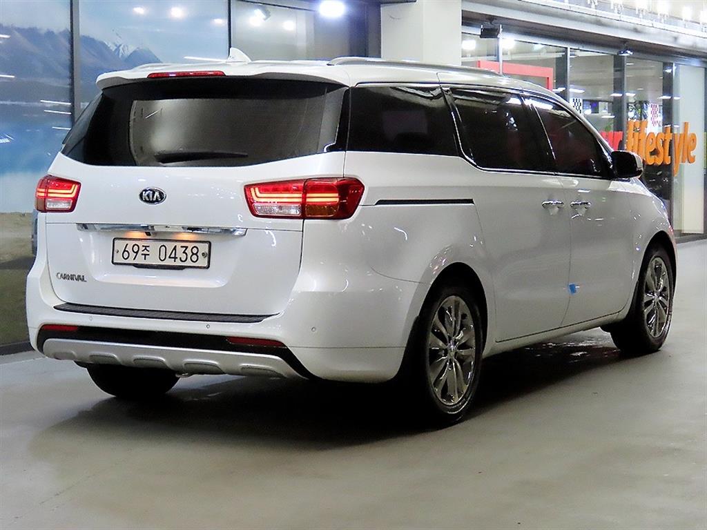 KIA Carnival - Vista 4