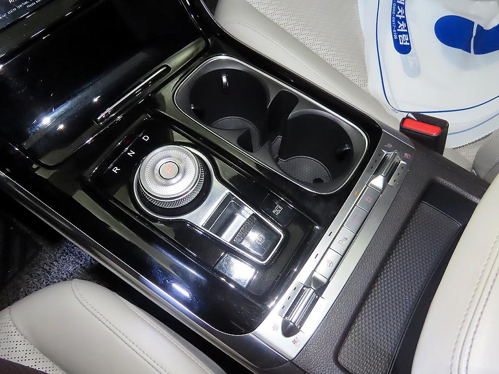 KIA Carnival - Vista 12