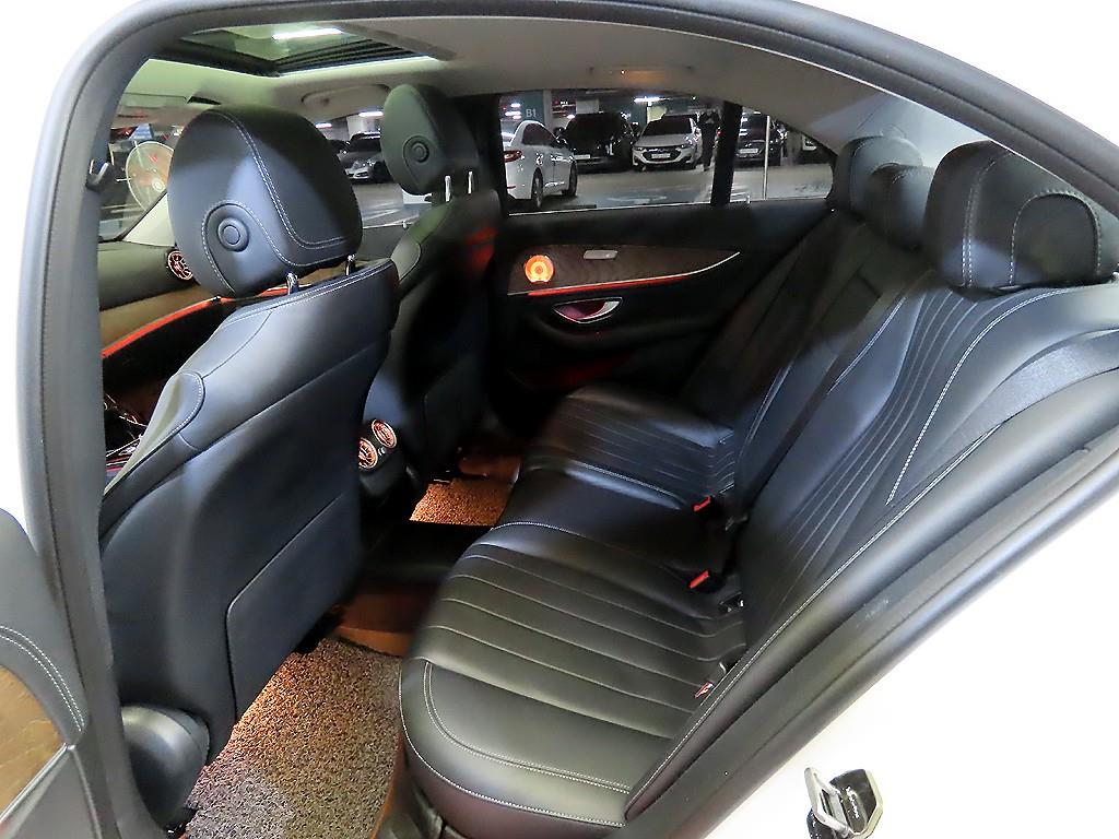 Mercedes Benz E class - Vista 7