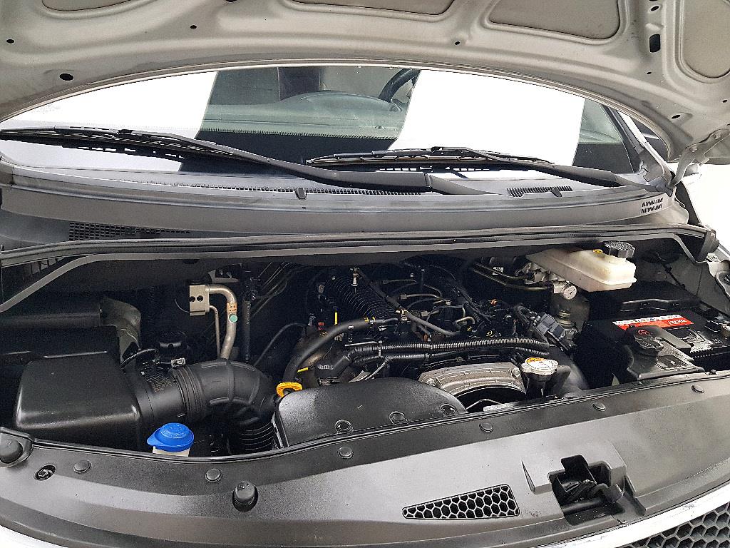 HYUNDAI Starex - Vista 6